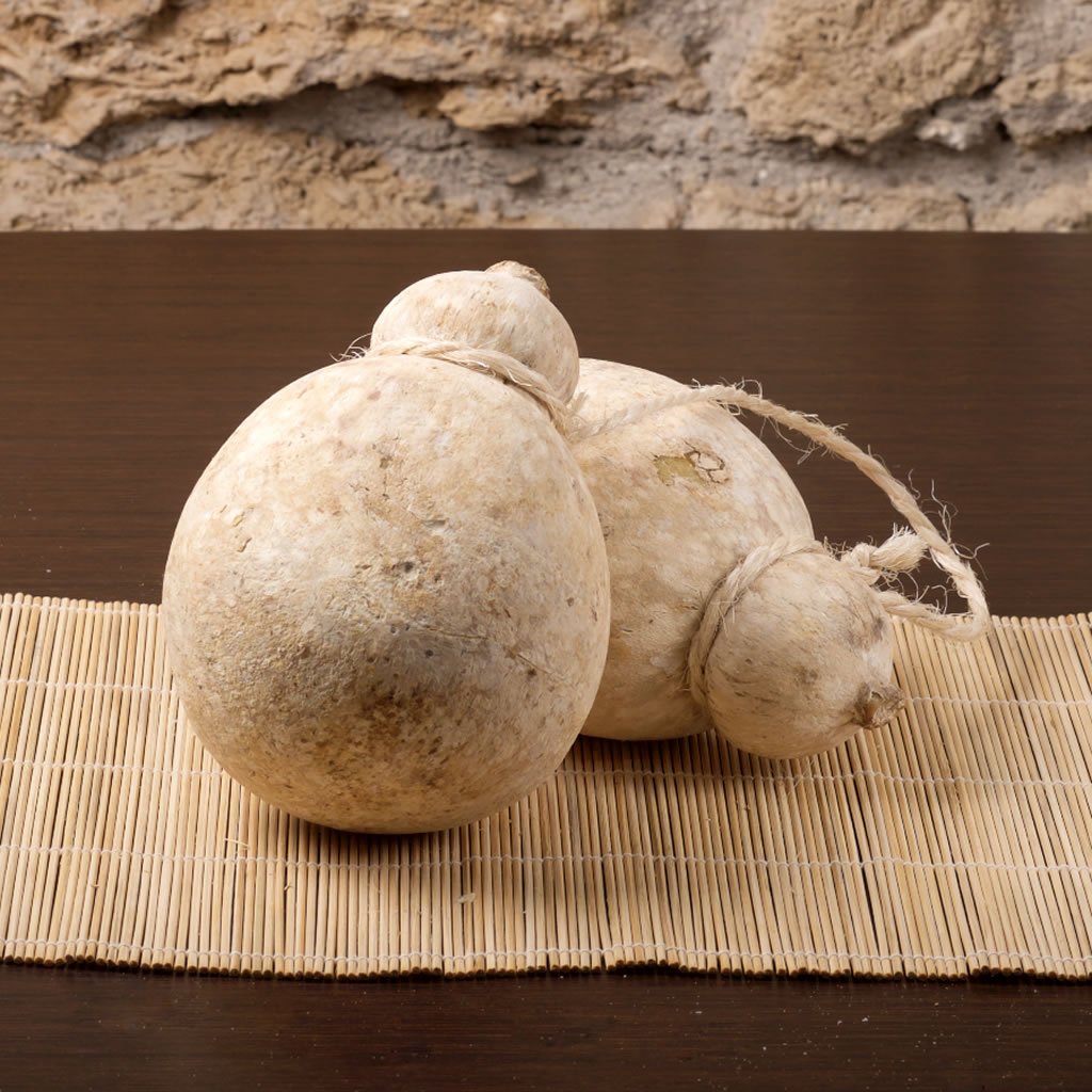 Caciocavallo stagionato in grotta